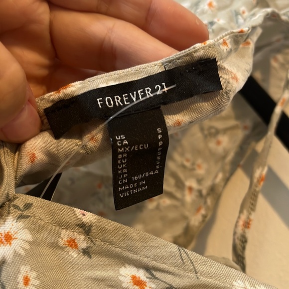 Forever 21 crop top! - Picture 5 of 6
